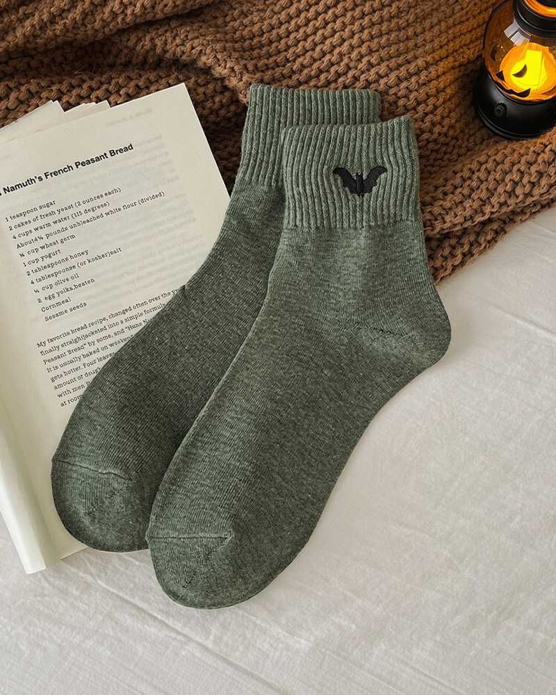 Women’s Halloween Crew Socks 5 Pack, Soft Pumpkin Ghost Knit Socks