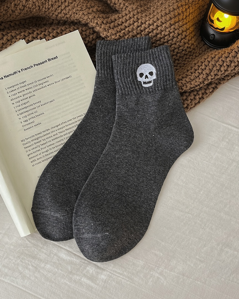 Women’s Halloween Crew Socks 5 Pack, Soft Pumpkin Ghost Knit Socks