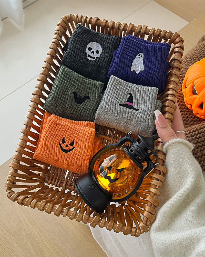 Women’s Halloween Crew Socks 5 Pack, Soft Pumpkin Ghost Knit Socks